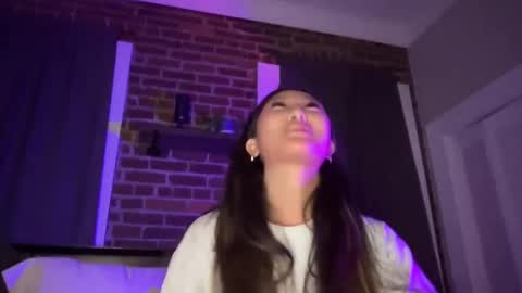 Daisy Kim online show from 7, 2, 2025