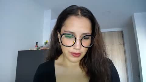 IG  dakotasofiaa online show from 27, 11, 2025