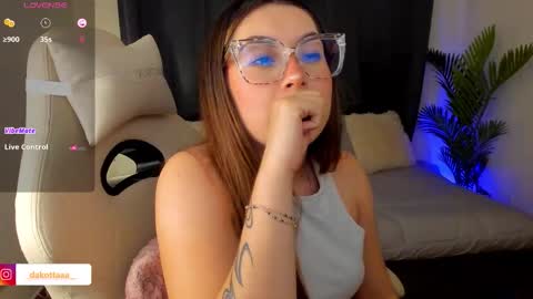 dakottaa__ online show from 29, 10, 2025