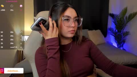 dakottaa__ online show from 25, 11, 2025