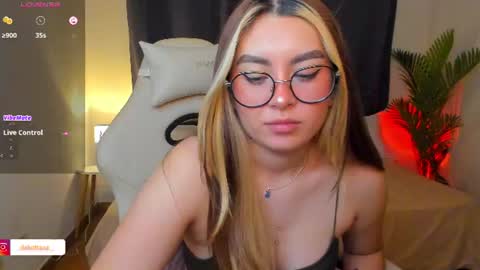 Snapshot of dakottaa__ chatting on 2, 7, 2026 dakottaa__ online show from 2, 7, 2026