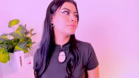   online show from 28, 2, 2025