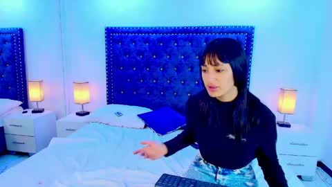 DAMIAN AND ROXANNE.  online show from 17, 4, 2026