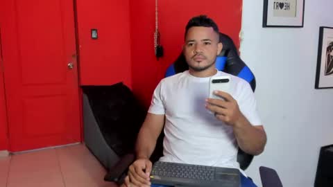 Snapshot of damian_lux69 chatting on 10, 5, 2026 DAMIAN LUX online show from 10, 5, 2026