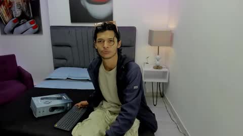 Snapshot of damian_vadim chatting on 19, 2, 2026 Damian Vadim online show from 19, 2, 2026