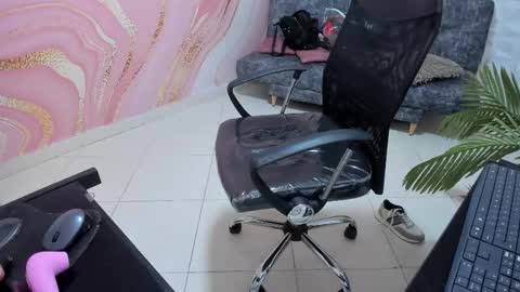 Danaa Rey online show from 28, 2, 2025