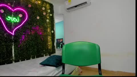 Snapshot of dani_lue chatting on 2, 12, 2024 dani_lue online show from 2, 12, 2024