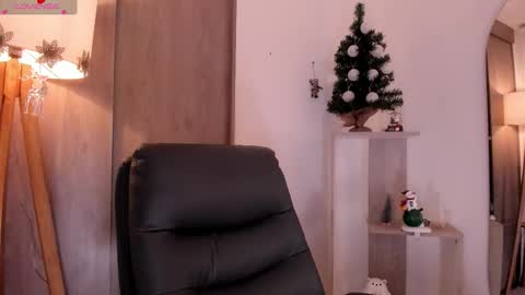 Danielle Rose online show from 3, 12, 2025