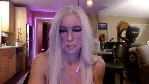DanikaWhite69 online show from 18, 4, 2026