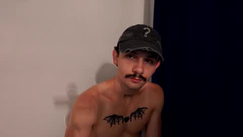 Snapshot of danilorenz0 chatting on 8, 6, 2026 Dani Lorenzo online show from 8, 6, 2026