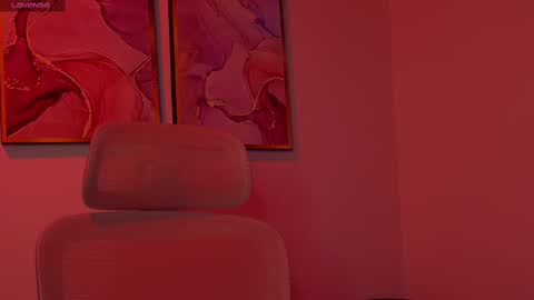 Danna Lovs online show from 4, 3, 2025