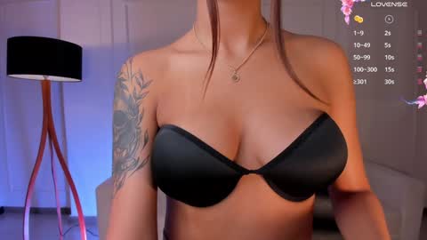 Danna Cruz  online show from 4, 2, 2025