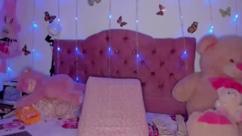 Danna Sofia jeins online show from 9, 4, 2026