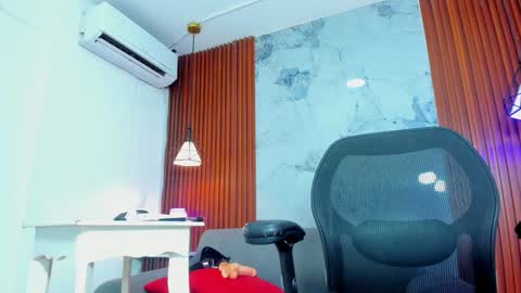 Danni  Sebastian online show from 22, 1, 2025