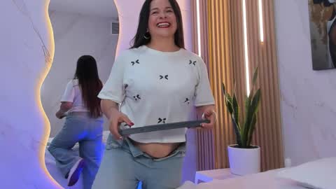 Snapshot of daphne81_ chatting on 2, 10, 2025 Daphne online show from 2, 10, 2025