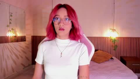Snapshot of daphne_courtis chatting on 6, 6, 2026 Daphne online show from 6, 6, 2026