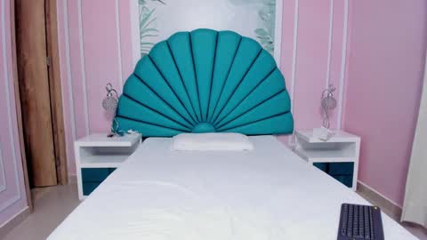 Daphne  online show from 5, 1, 2025