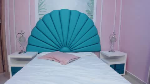 Daphne  online show from 19, 2, 2025