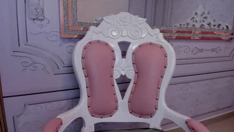 Daphne  online show from 8, 3, 2025