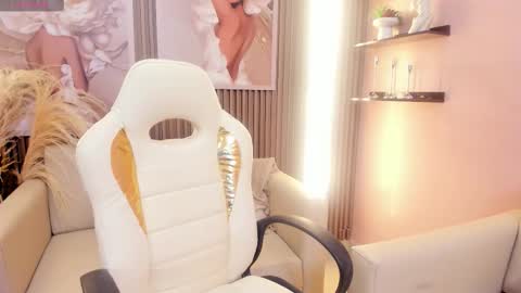 Daphne  online show from 9, 11, 2025