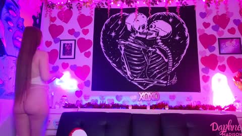 Daphne Madison online show from 5, 2, 2025