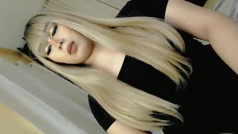 Snapshot of darcy_world chatting on 5, 12, 2024 DARCY online show from 5, 12, 2024