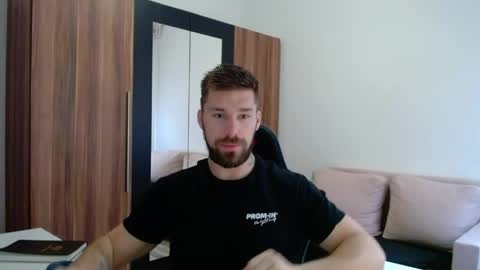 darius_94 online show from 9, 4, 2026