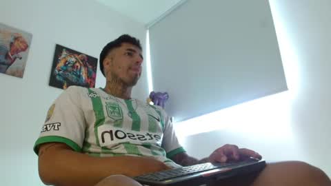 Darius Phoenix  online show from 8, 6, 2026