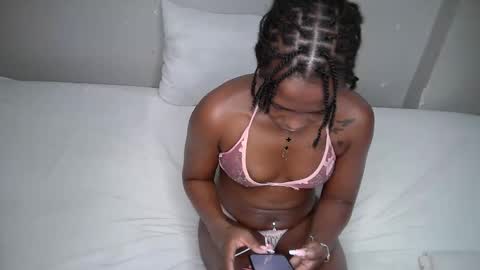 Snapshot of dark_lovly chatting on 10, 11, 2025 dark_lovly online show from 10, 11, 2025