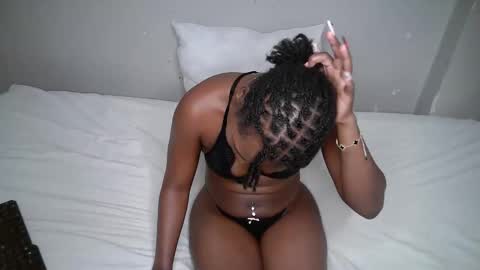 Snapshot of dark_lovly chatting on 10, 11, 2025 dark_lovly online show from 10, 11, 2025