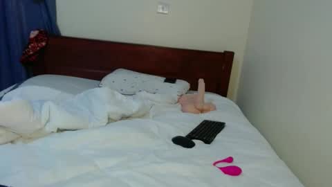 dark_qween online show from 9, 3, 2025