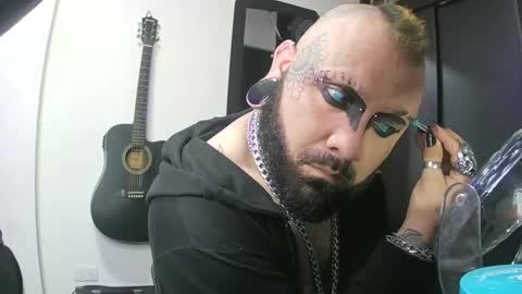 darkclothes online show from 10, 1, 2025