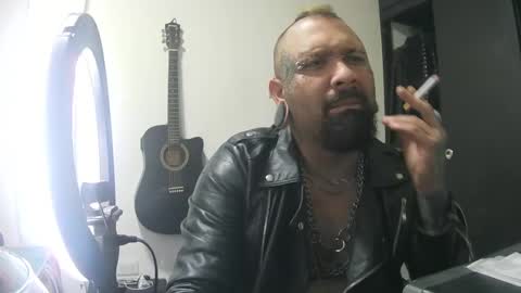 darkclothes online show from 19, 1, 2025