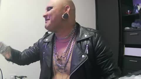 darkclothes online show from 19, 1, 2025