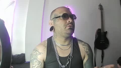 darkclothes online show from 2, 2, 2025