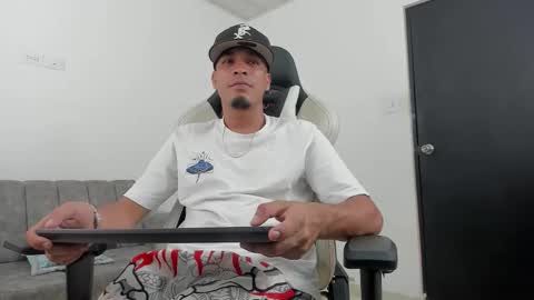 Snapshot of dave_skinnycum420 chatting on 1, 10, 2025 dave online show from 1, 10, 2025