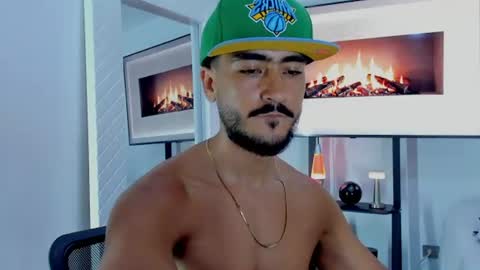 Snapshot of david_johnson372 chatting on 26, 6, 2026 Hey im David that loves to explore and speak their fantasies. Very open talktative and nice. Feel free to chat with me online show from 26, 6, 2026