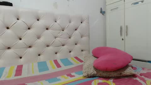 instagram  catherin dayana reina online show from 27, 2, 2025