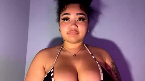 Snapshot of dayqueen1 chatting on 27, 4, 2026 dayqueen1 online show from 27, 4, 2026
