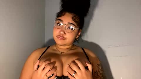 Snapshot of dayqueen1 chatting on 17, 5, 2026 dayqueen1 online show from 17, 5, 2026