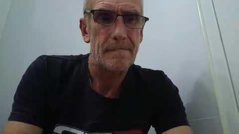 Snapshot of deanofflove2210 chatting on 25, 6, 2026 deanofflove2210 online show from 25, 6, 2026
