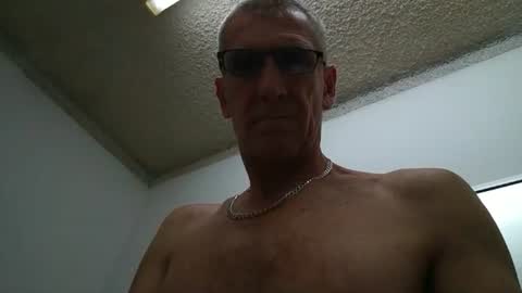Snapshot of deanofflove2210 chatting on 27, 6, 2026 deanofflove2210 online show from 27, 6, 2026