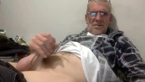 deanofflove221000 online show from 10, 4, 2026