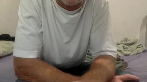 deanofflove221000 online show from 16, 4, 2026