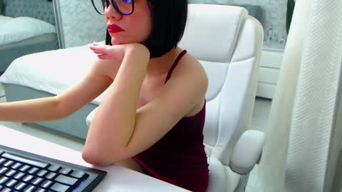 Elly online show from 7, 4, 2026