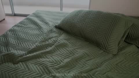 Snapshot of dearnina chatting on 20, 12, 2025 NINA 30OFF online show from 20, 12, 2025