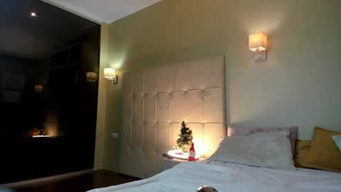 Debbie Mon Tue Fri Sun Sat GMT 3 1000am - 0400pm  online show from 24, 12, 2024