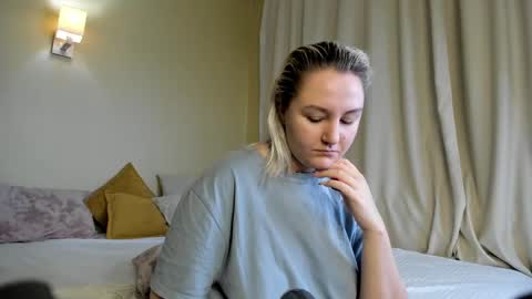 Debbie Mon Tue Fri Sun Sat GMT 3 1000am - 0400pm  online show from 29, 12, 2024