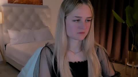 Snapshot of deboralarson chatting on 15, 10, 2025 Debora online show from 15, 10, 2025