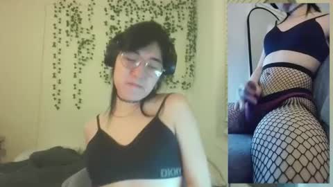 deciduousdoll online show from 5, 12, 2025